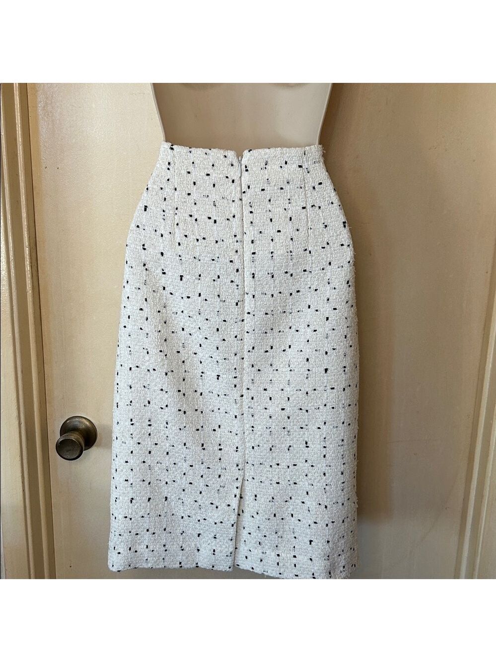Ann Taylor Cream and Black Tweed Pencil Skirt size 2 - Picture 4 of 8